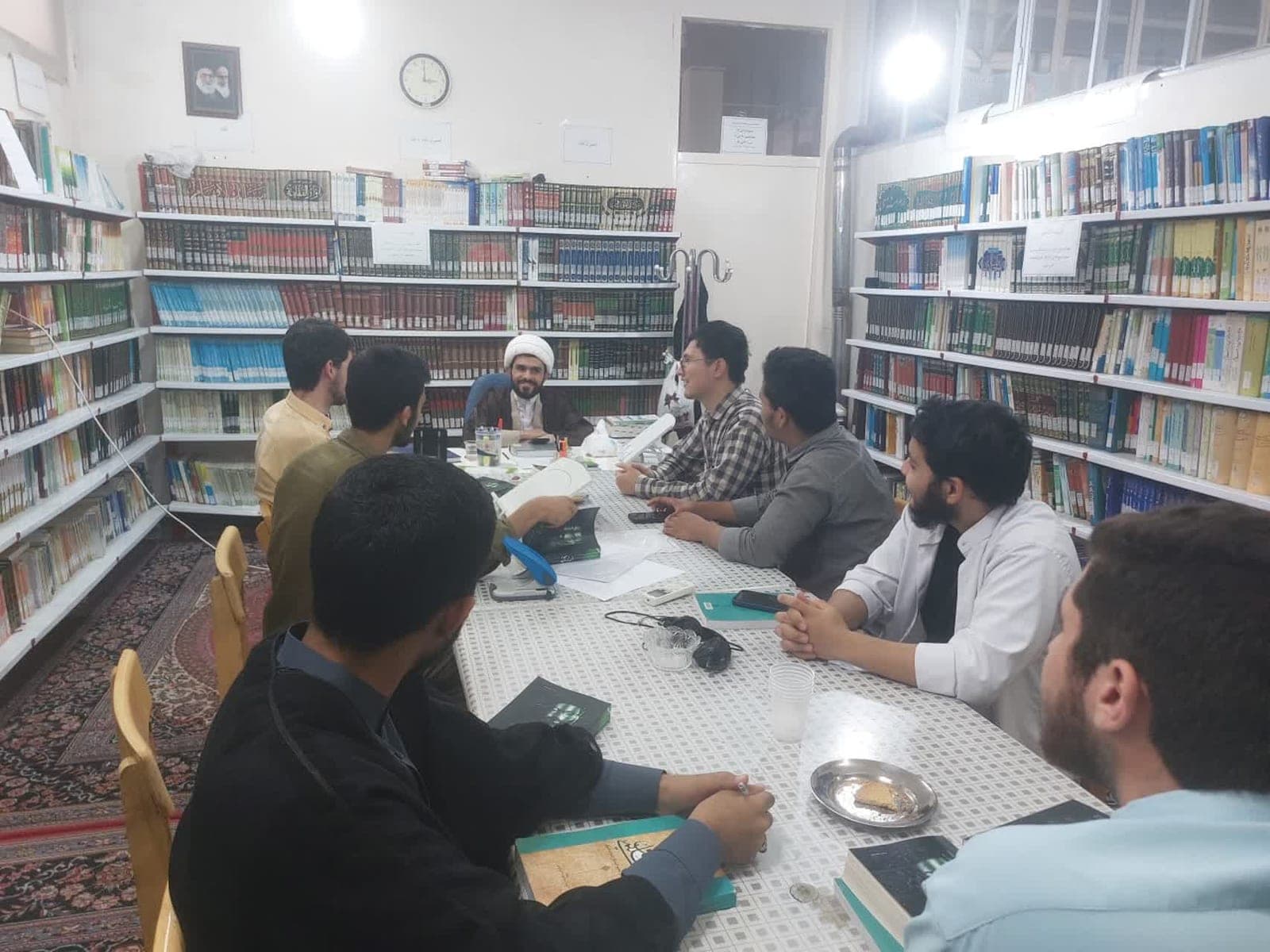 مطالعه در کنار منابع اصلی